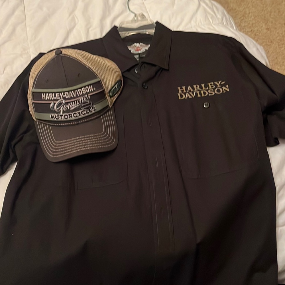 Harley Davidson shirt sleeve button up black shirt with matching cap  size m